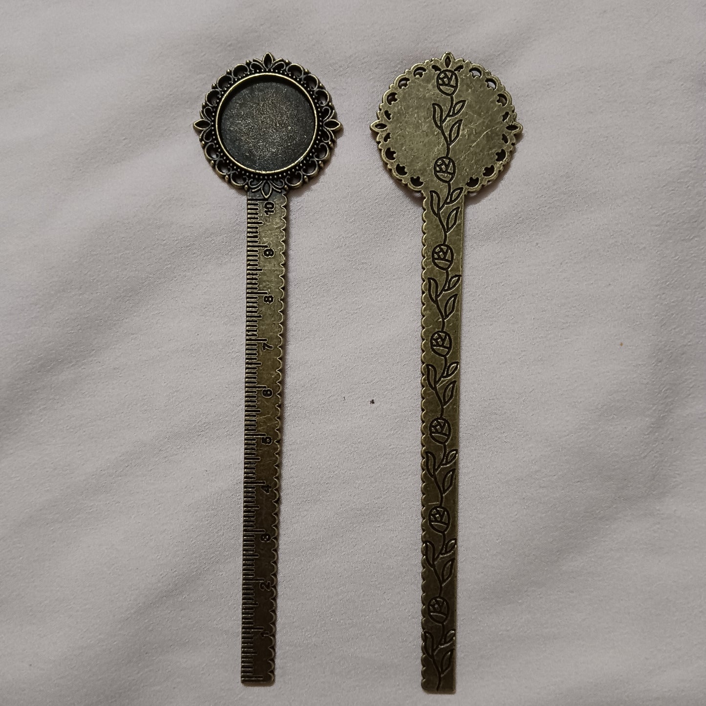 Scale bezel