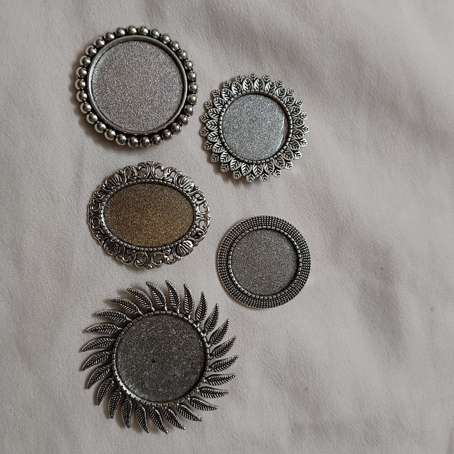 Silver brooch set