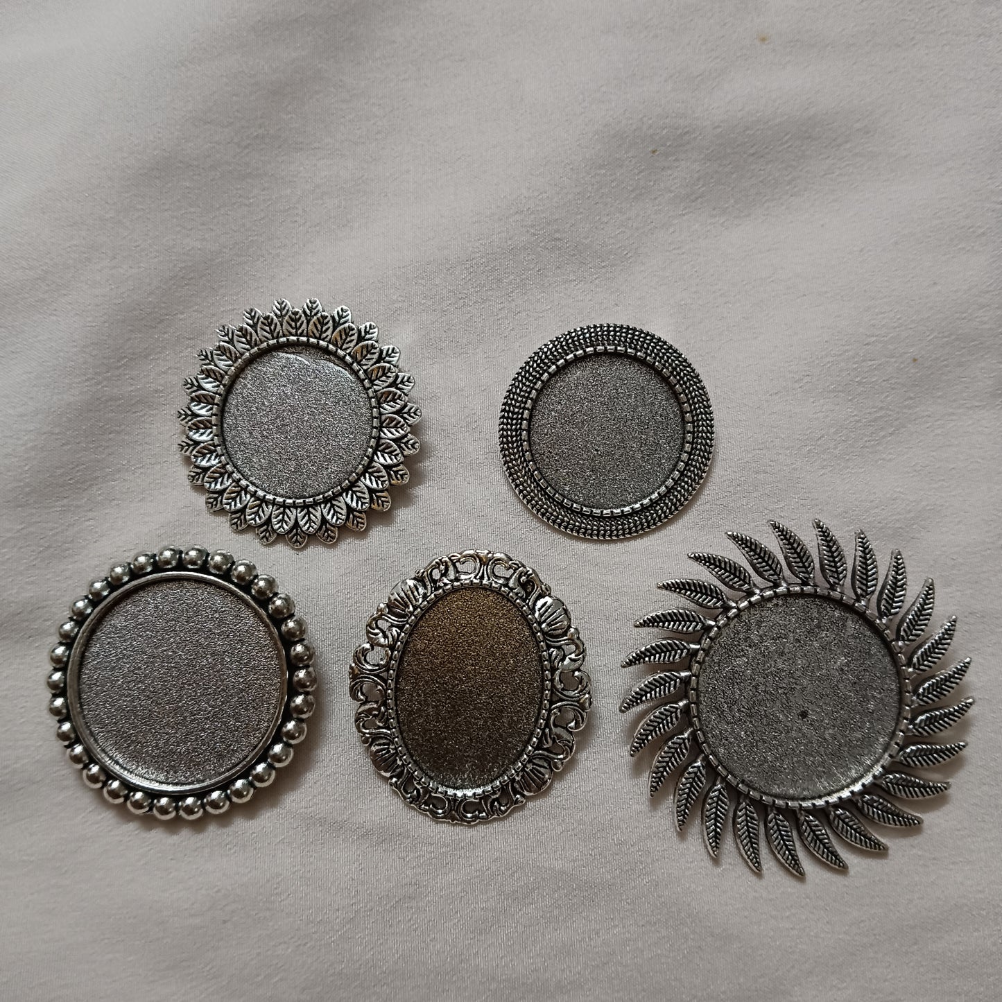 Silver brooch set