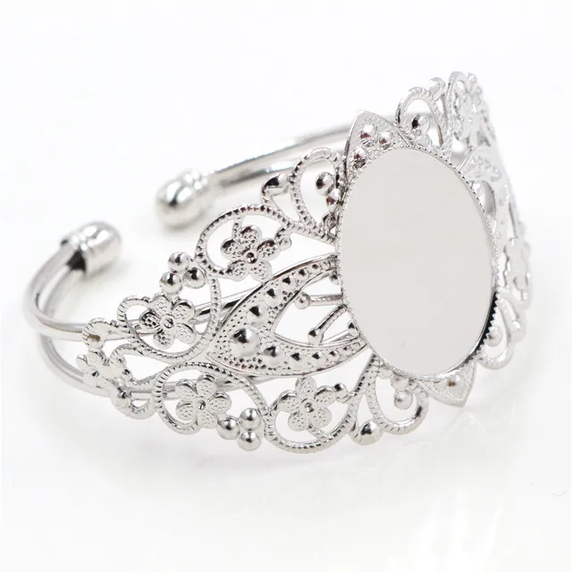 Single silver bracelet