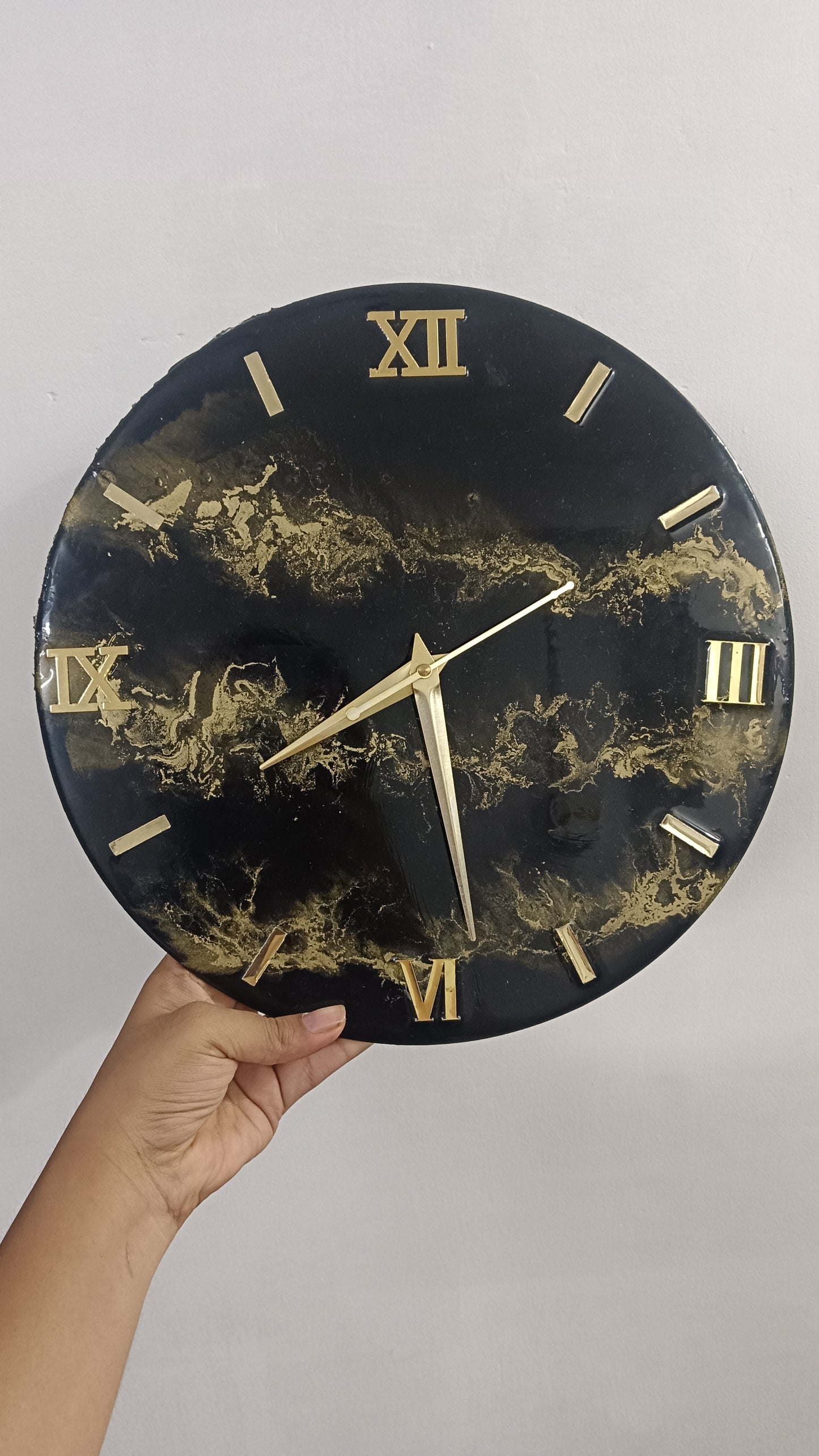 Black and gold classic 12" clock