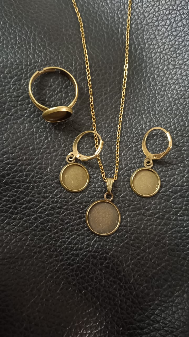 Antique round jwellery set