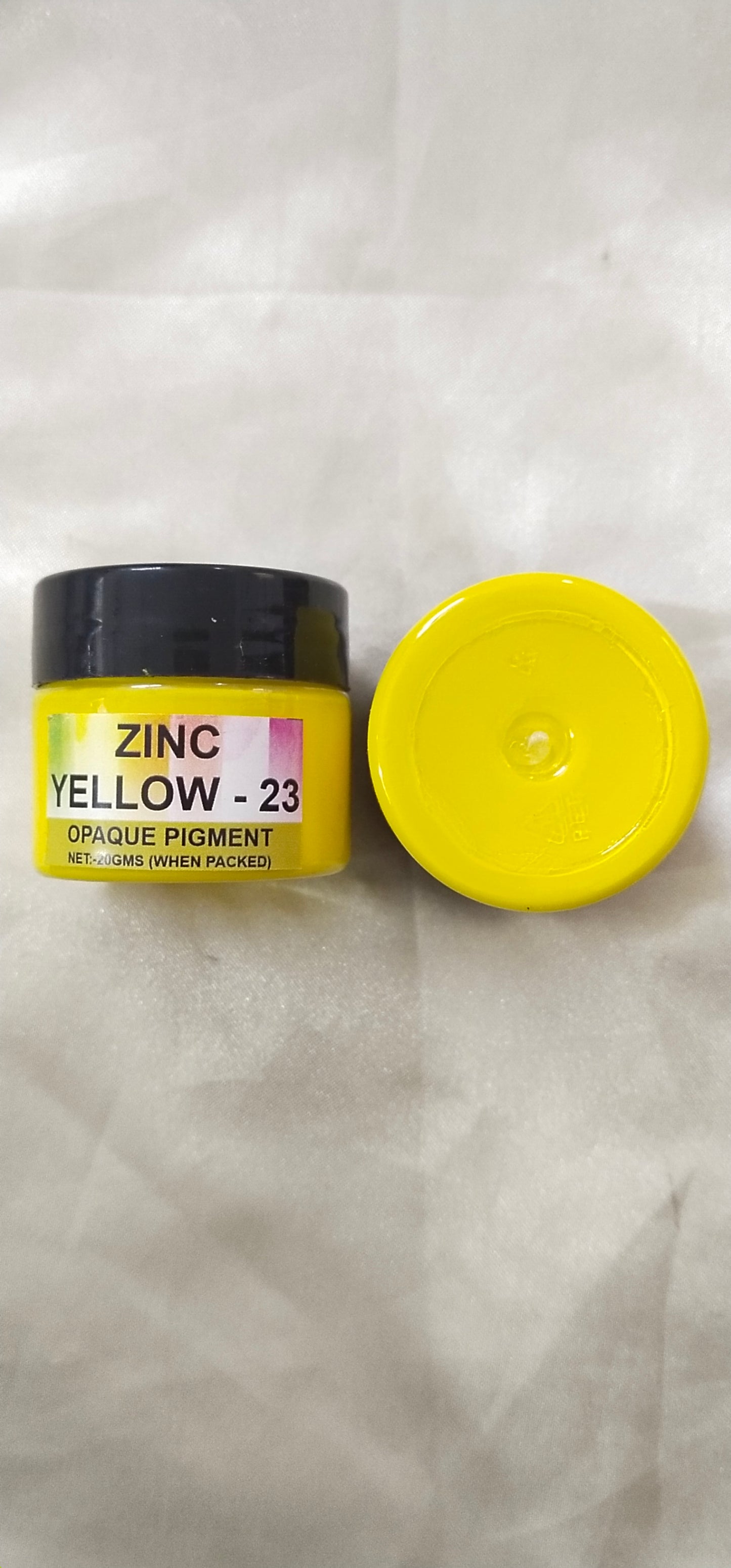 Zinc yellow pigment