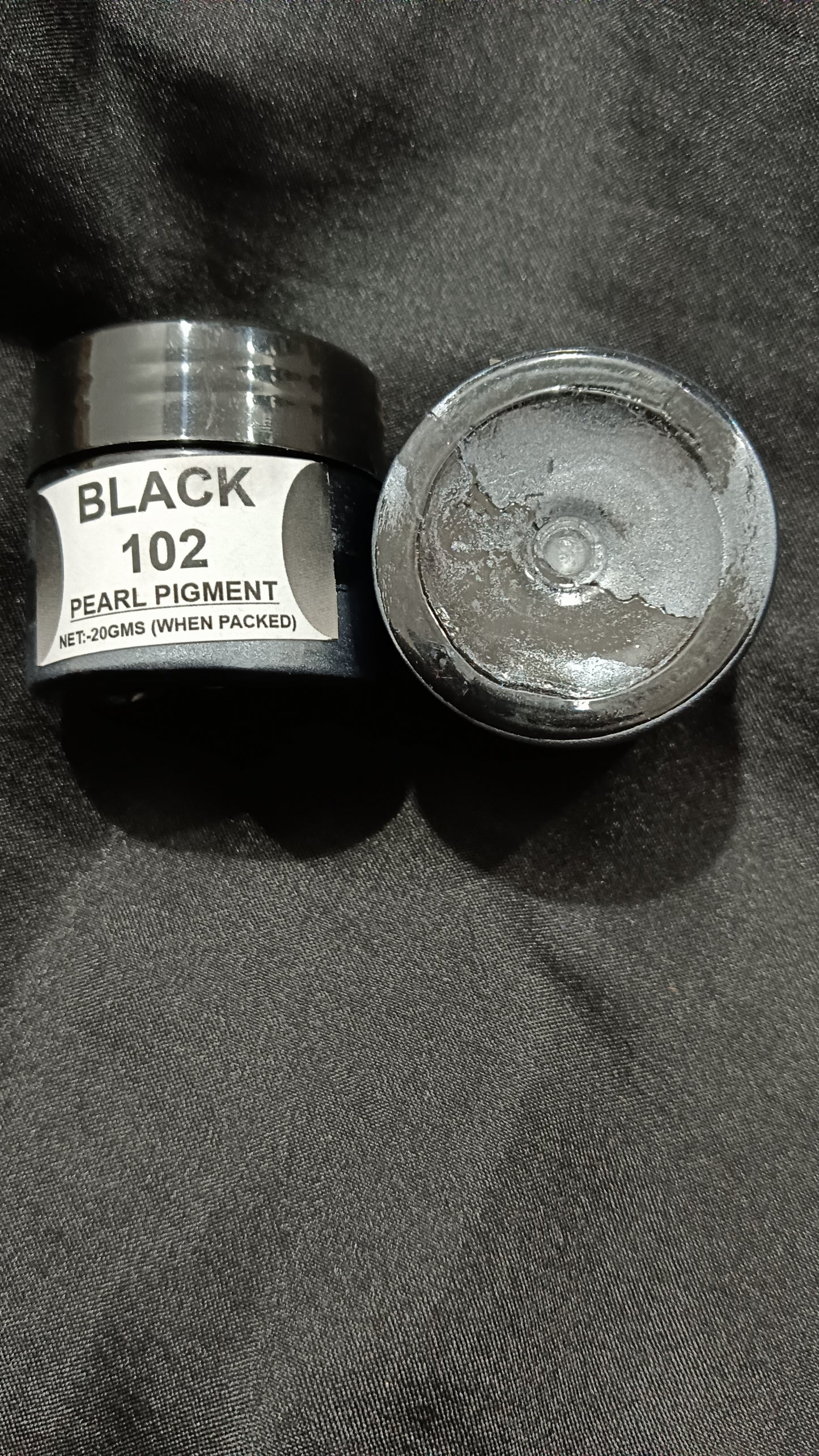 Pearl black pigment