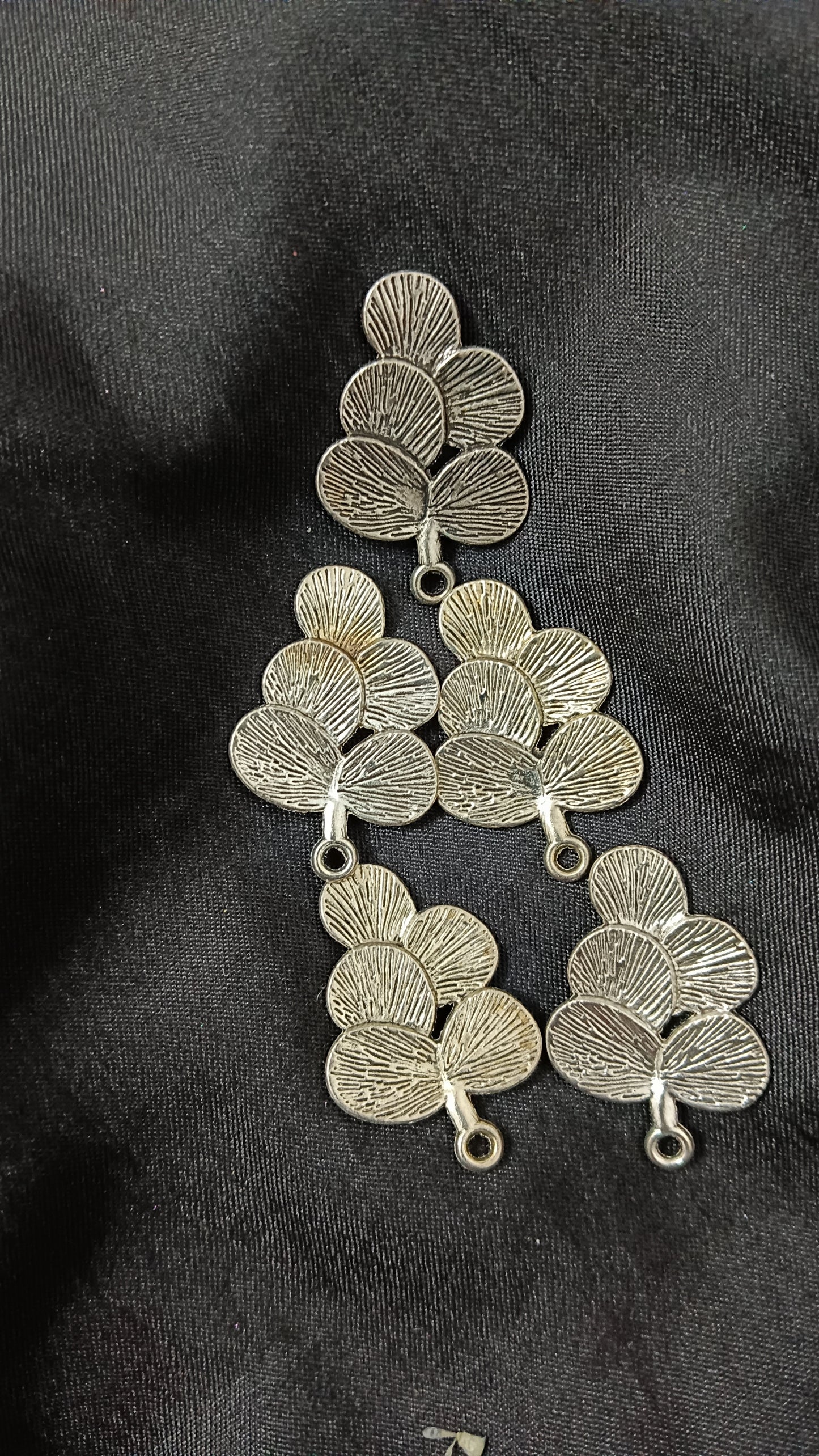 Silver leaf Charms pack of 5