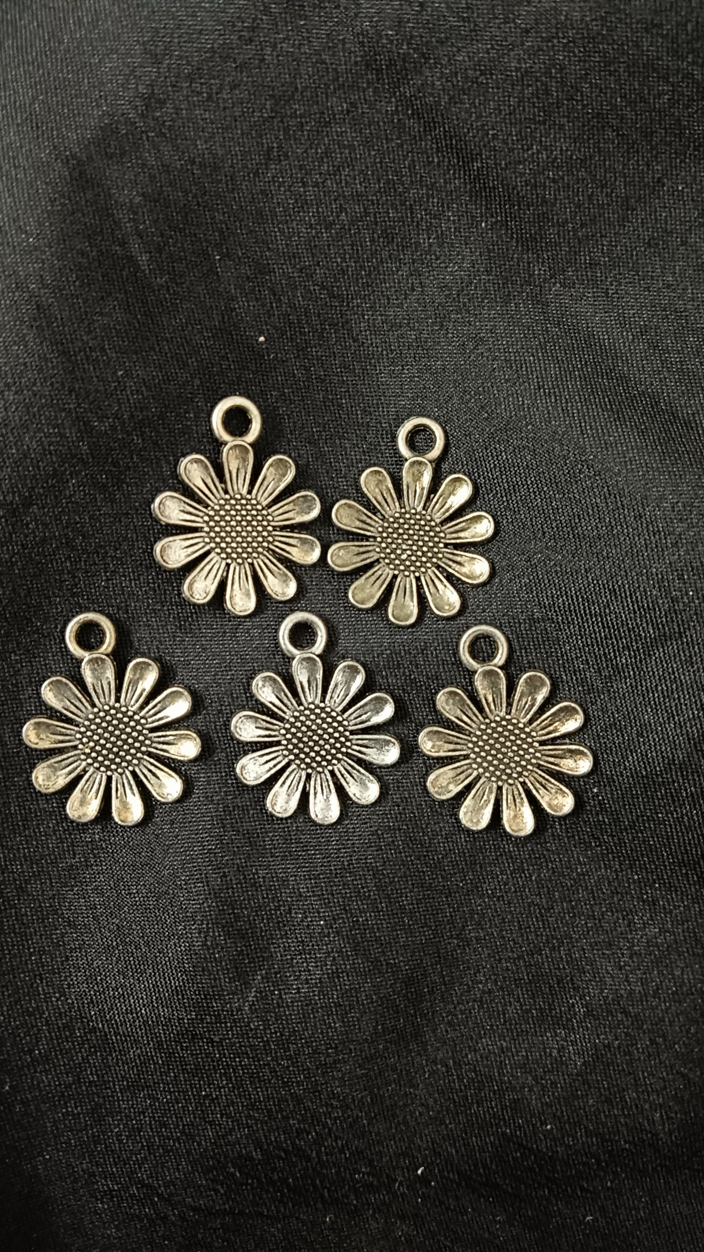 Silver metal charms daisy flower pack of 5