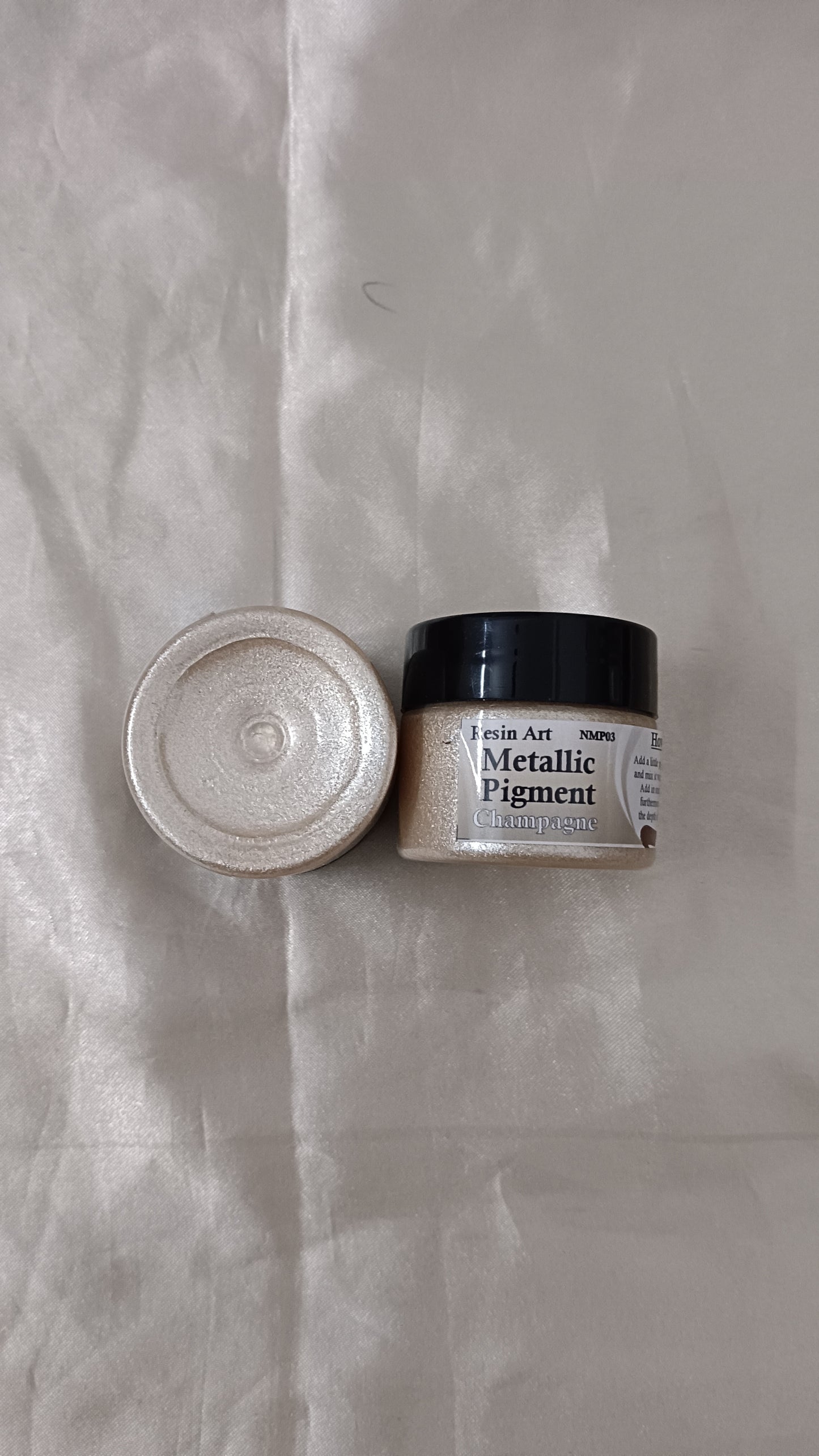 Metallic pigment champagne