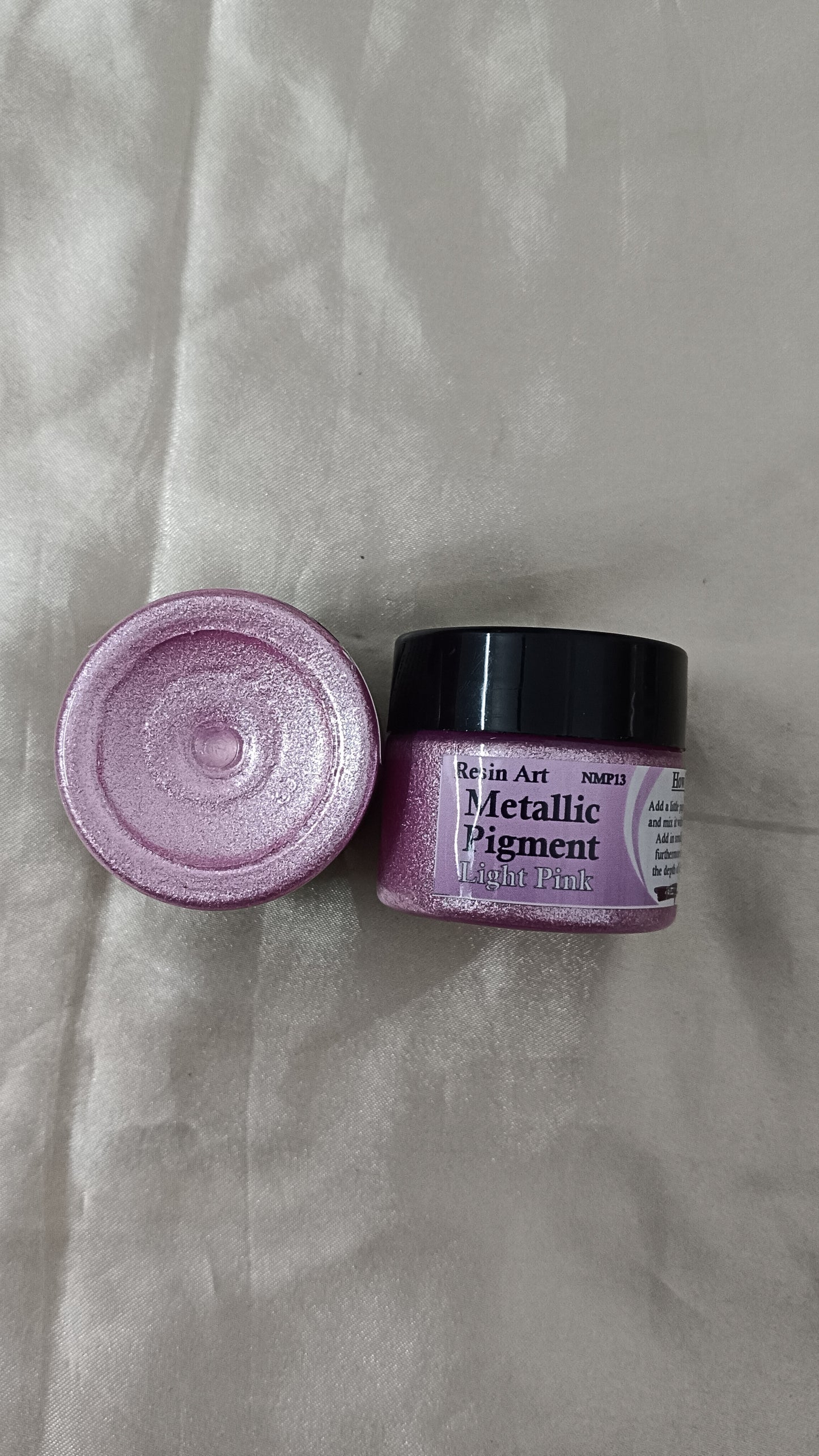 Metallic pigment light pink