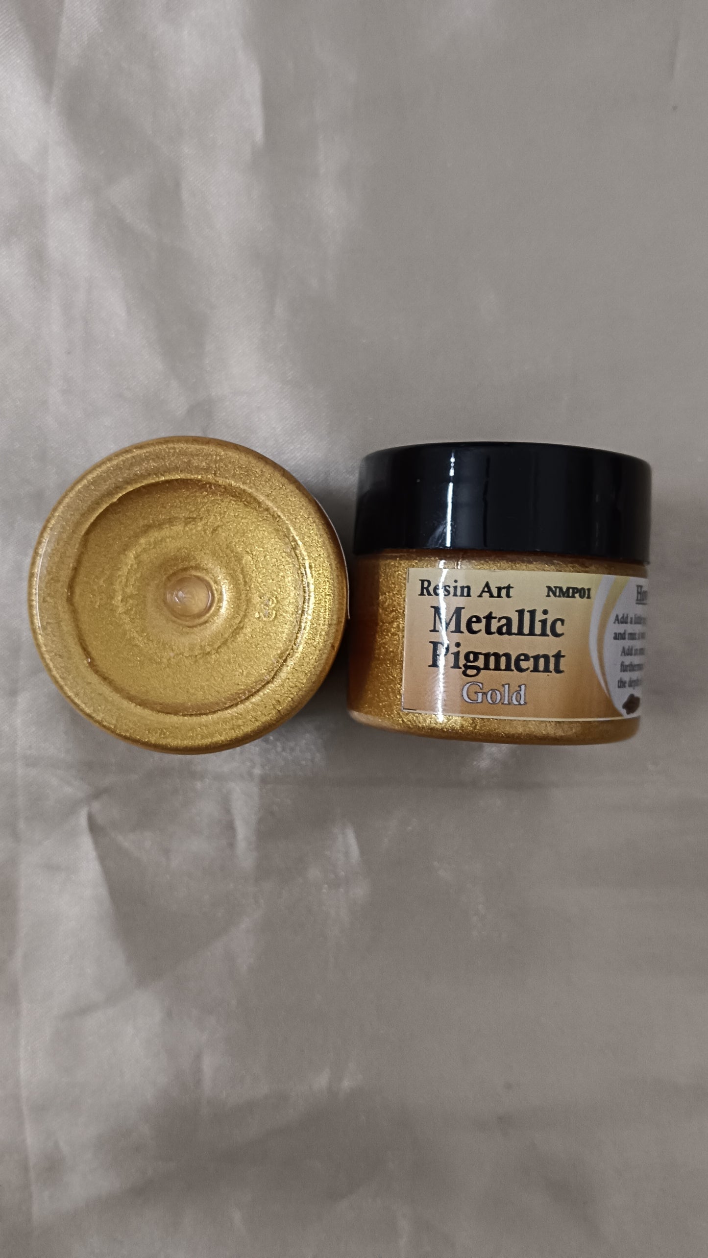 Metallic pigment gold