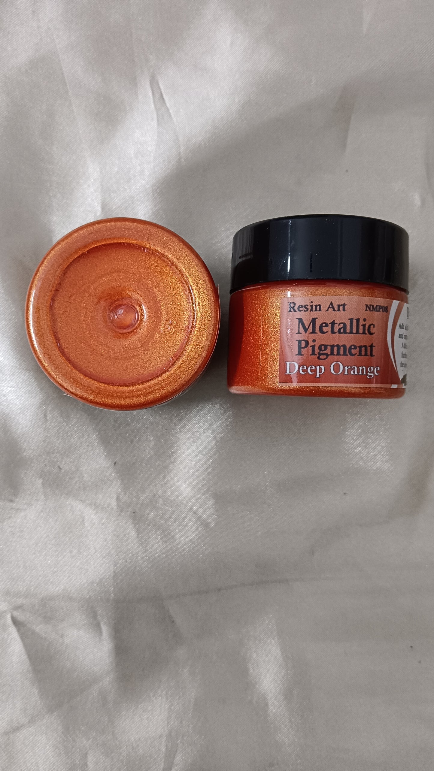 Metallic pigment deep orange