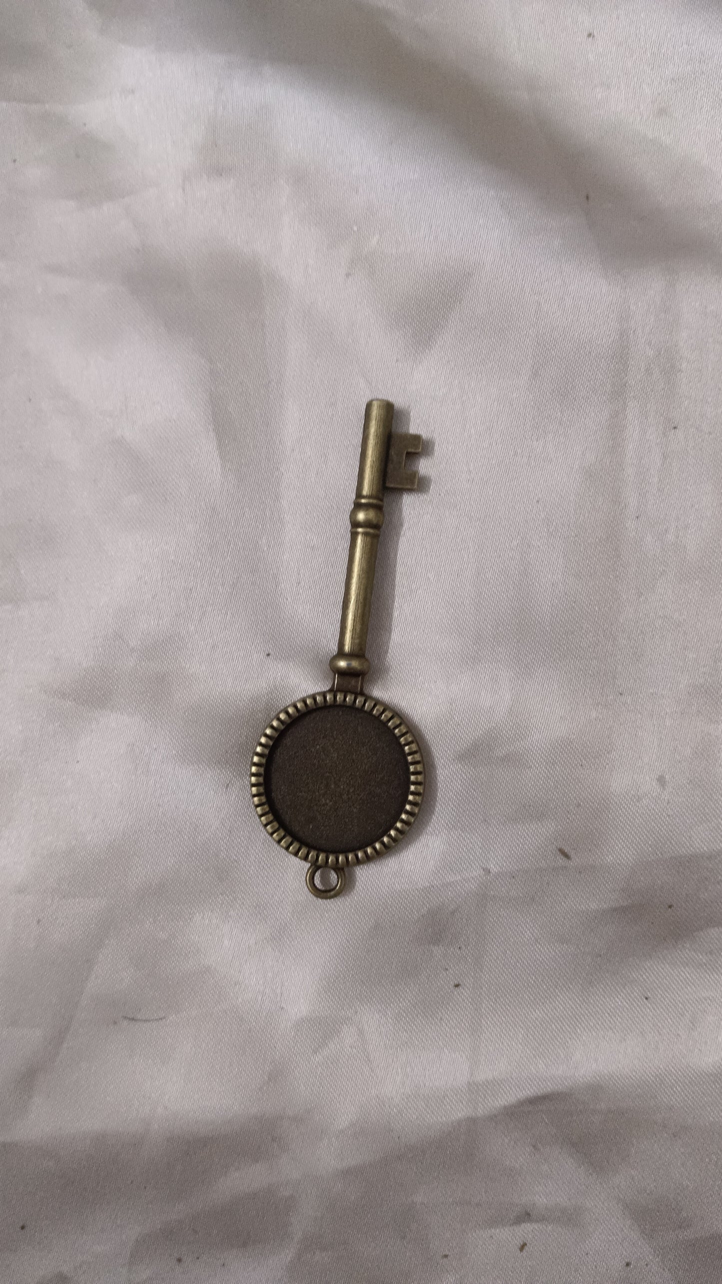 Key bezel antique 2