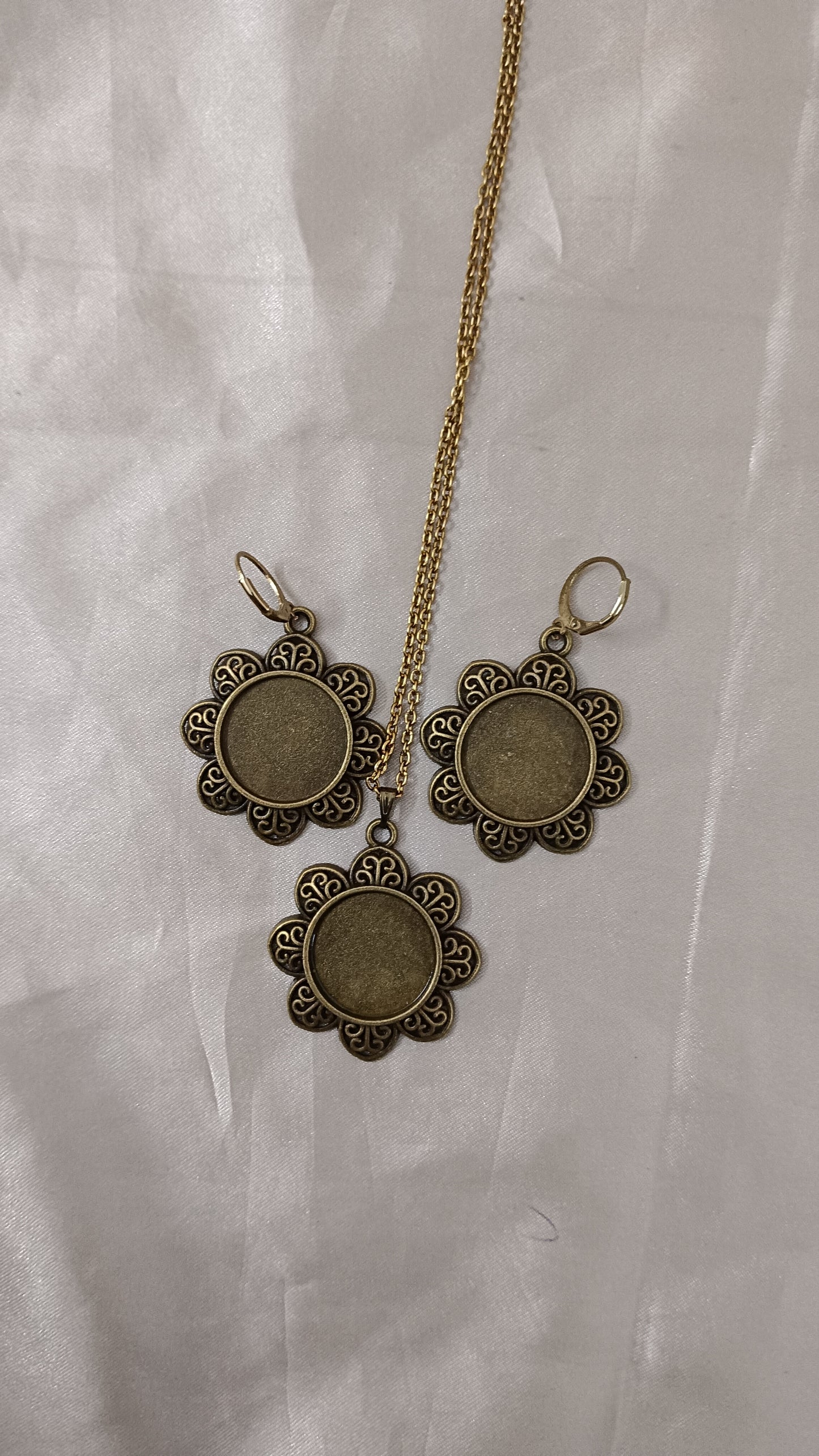 Antique Jewellery set 1