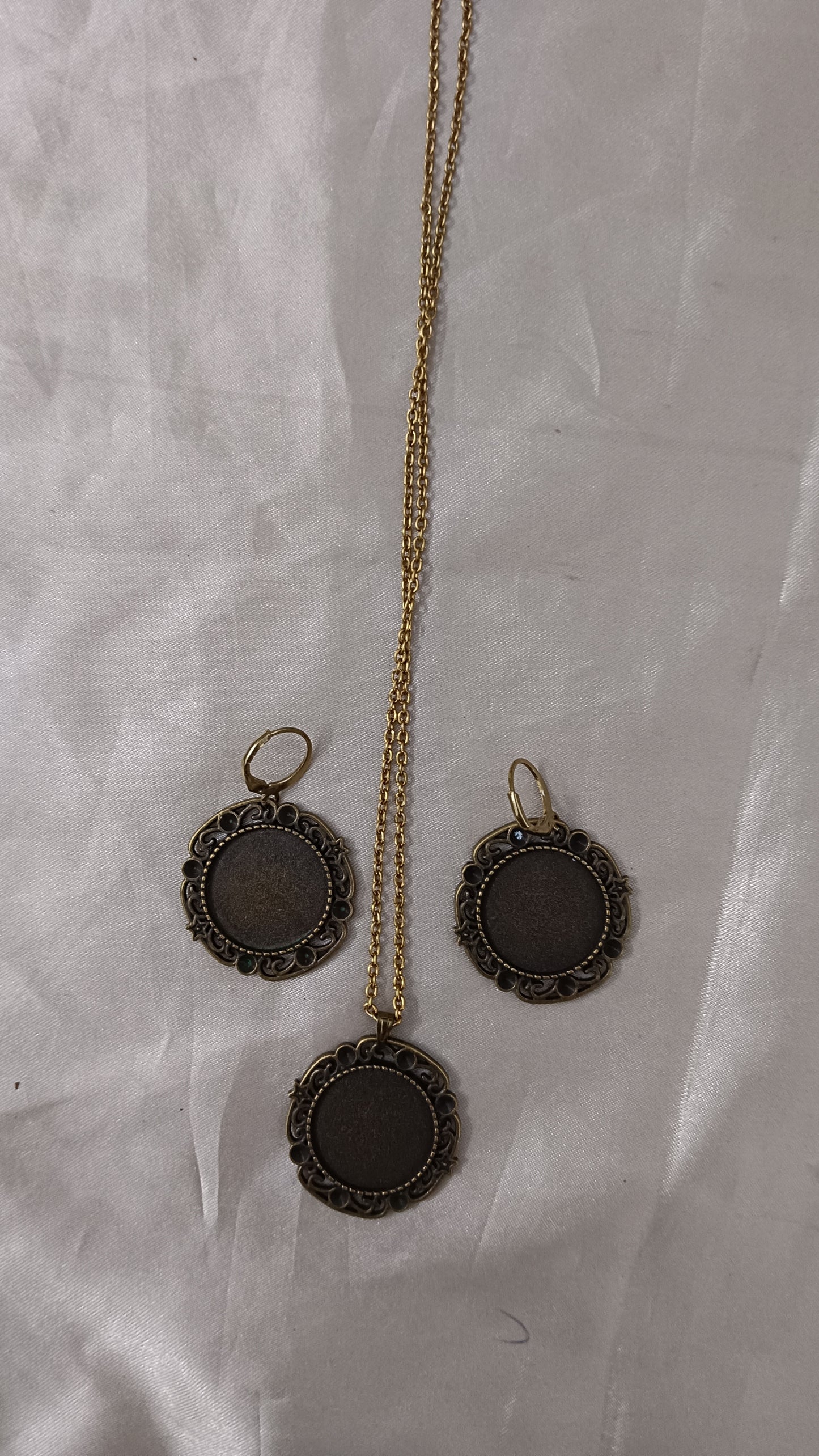 Antique Jewellery set 7