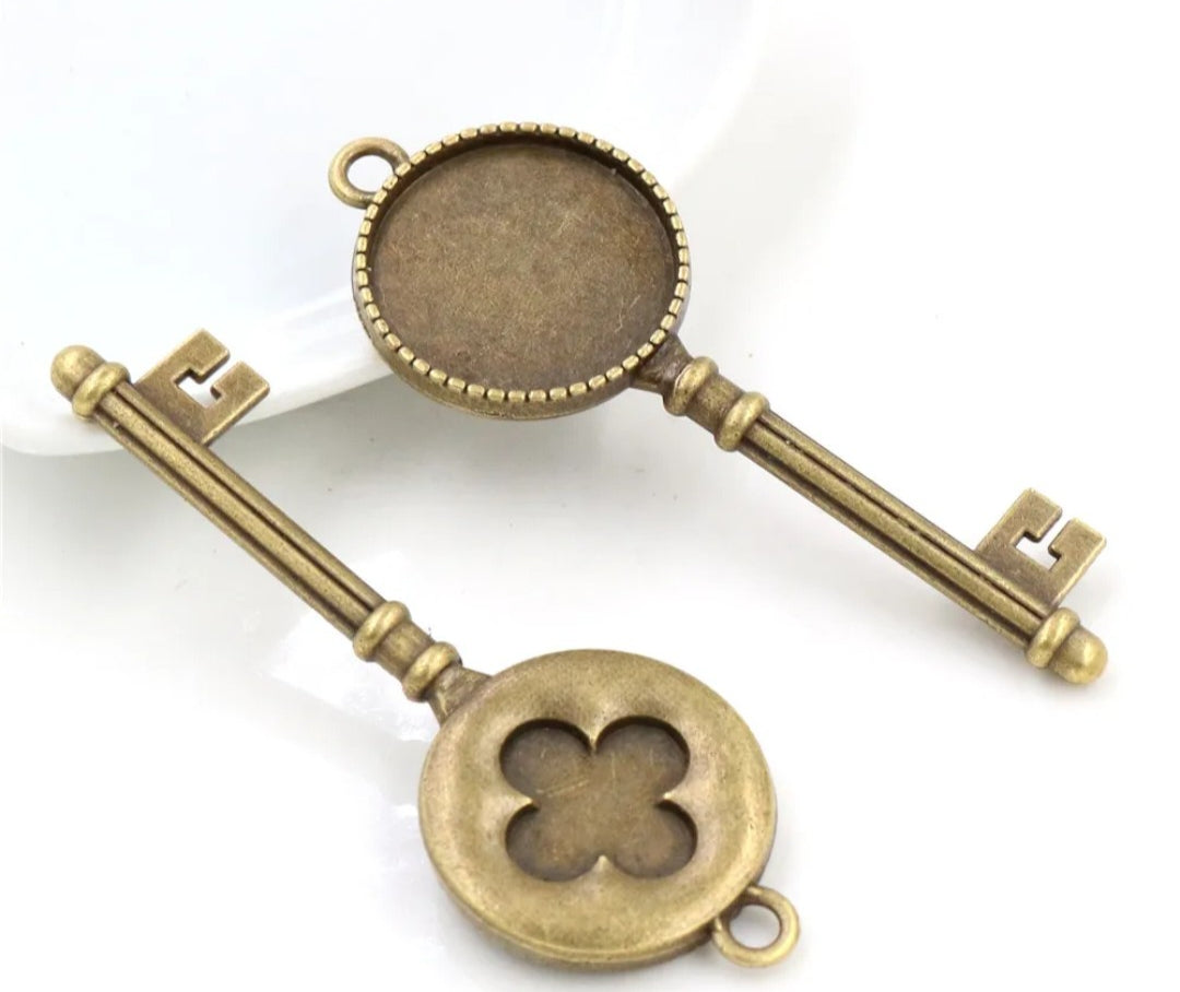 Key bezel antique