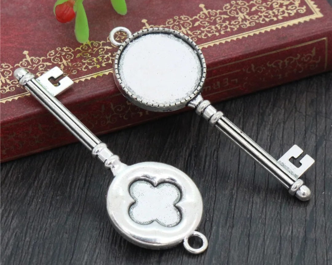 Key bezel silver