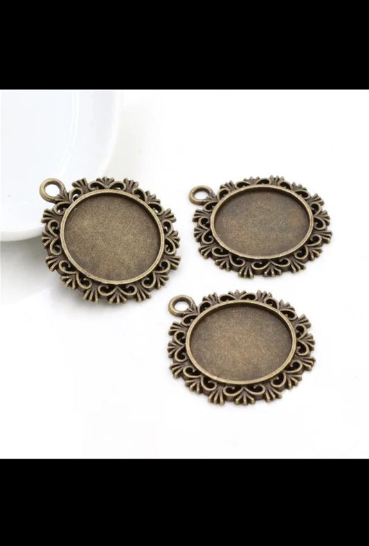 Round Antique Pendant