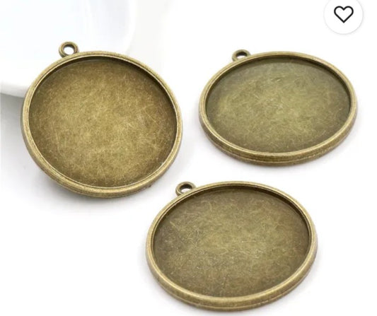 Round Antique Pendant