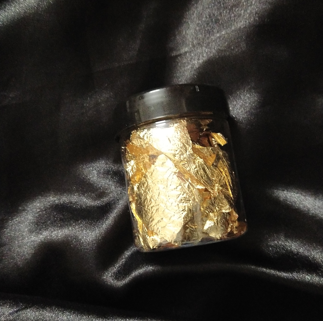 Gold flakes box