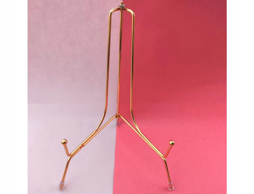 Foldable metal stand