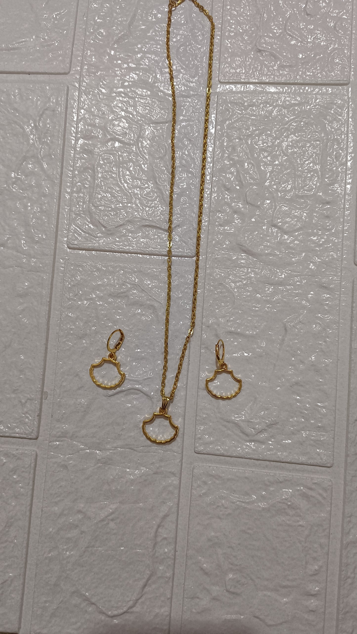 Shell earrings set