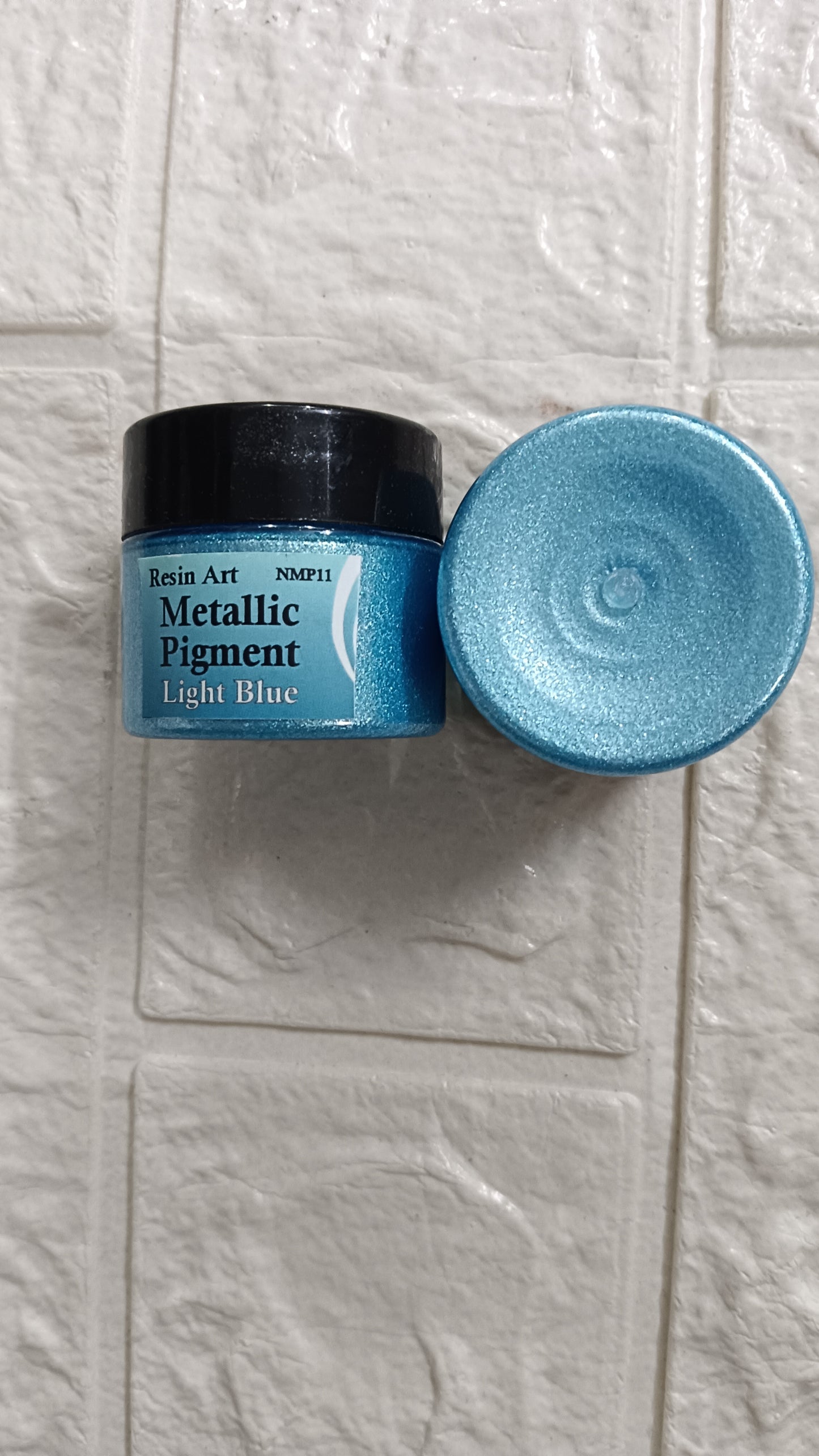 Metallic pigment light blue
