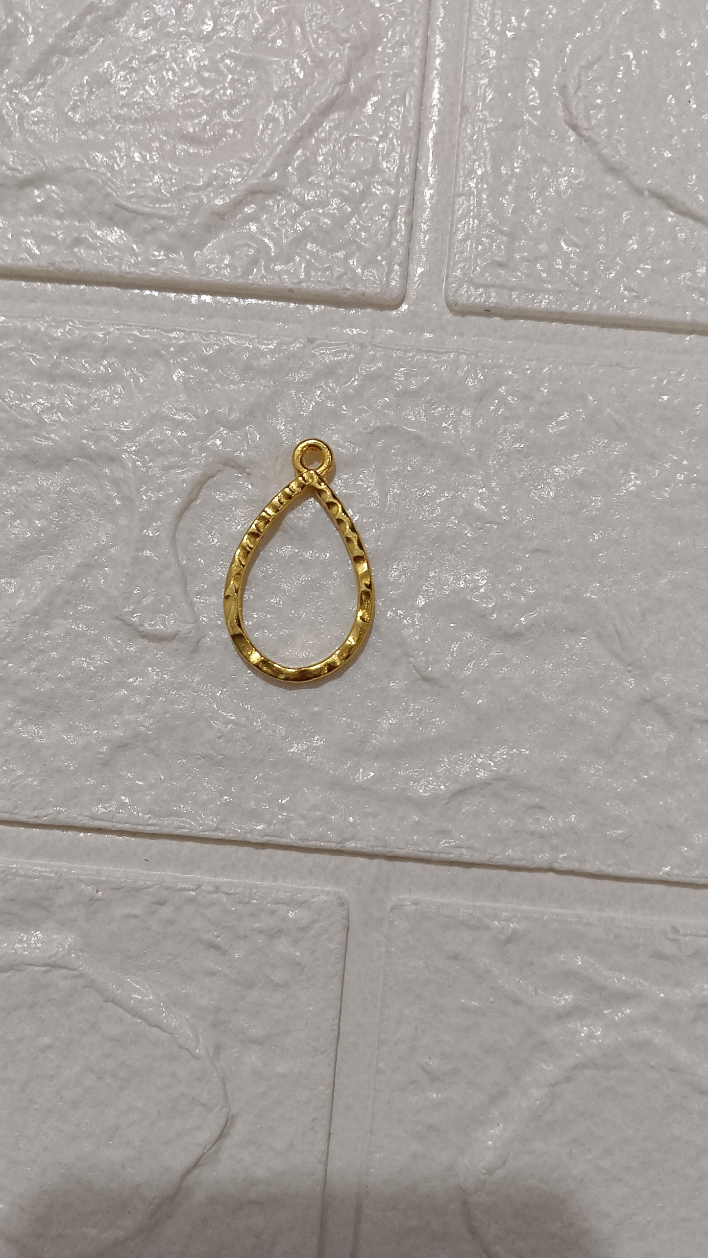 Golden pendent pack of 1