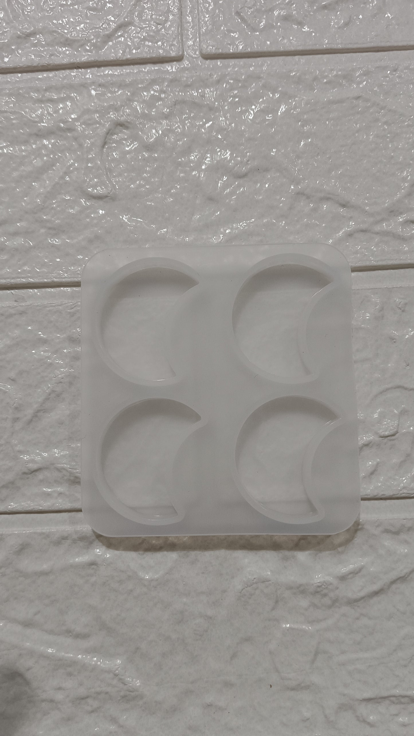 4cavity moon shape keychain mold