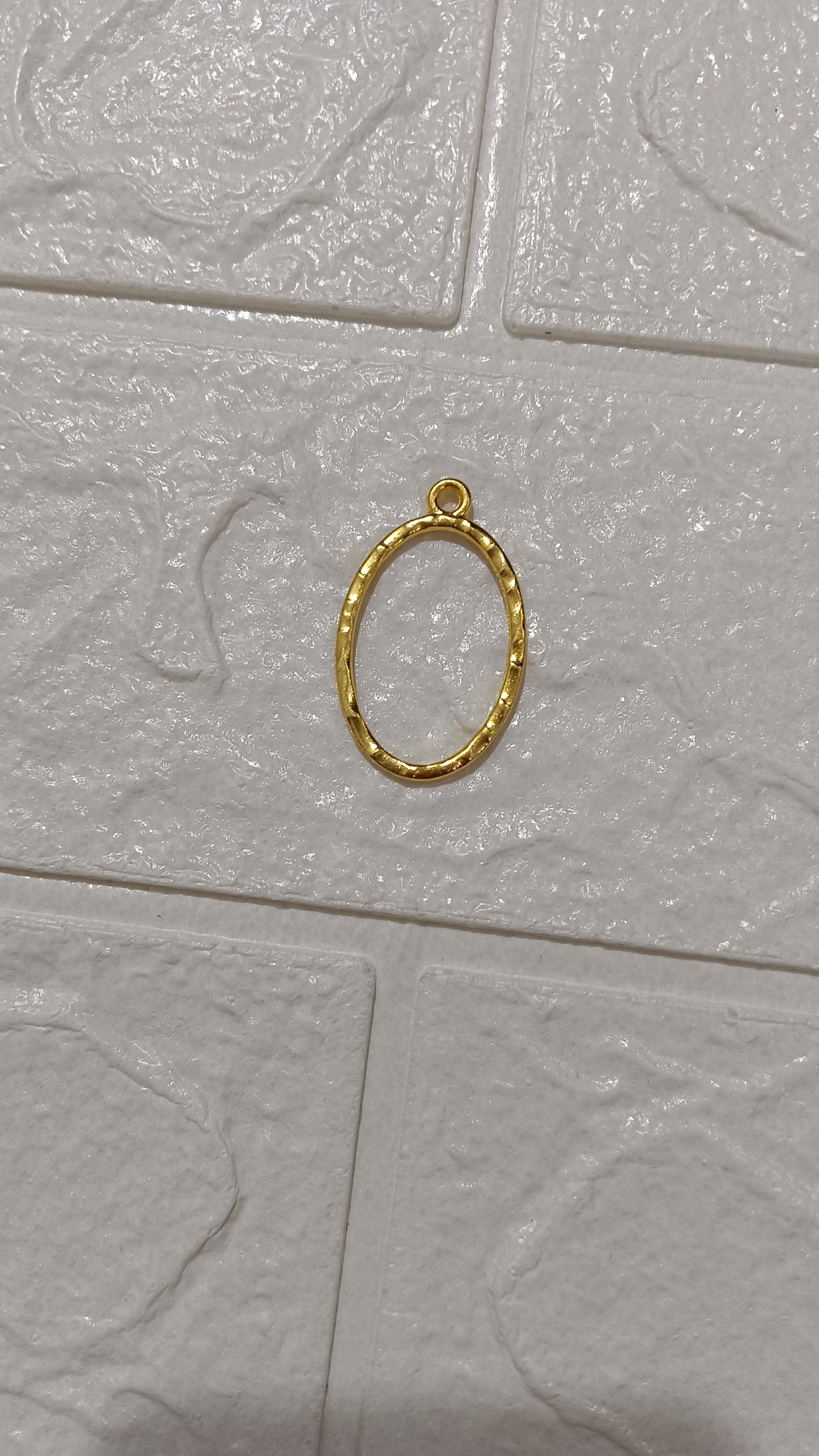 Golden pendent pack of 1