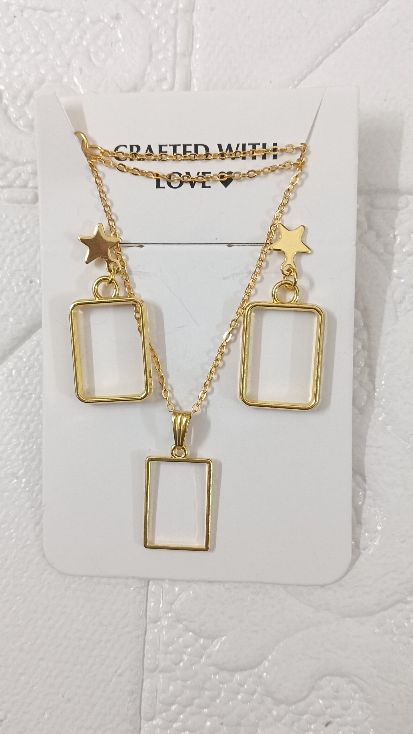 Golden earrings set