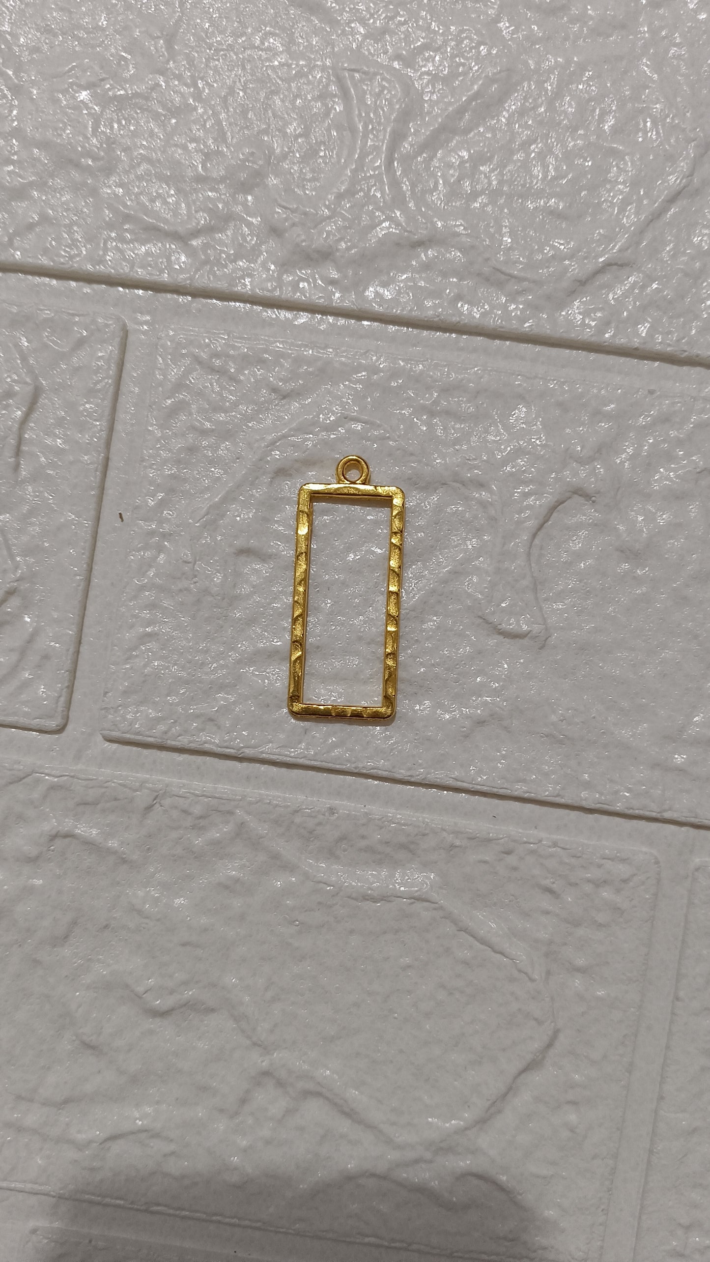 Golden pendent pack of 1