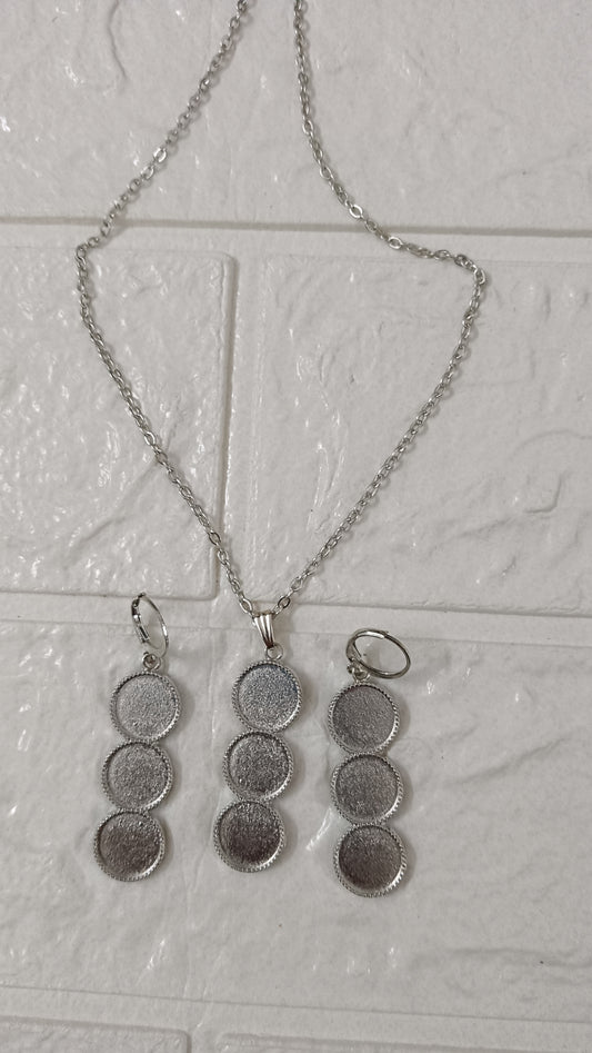 Round silver jewellery set