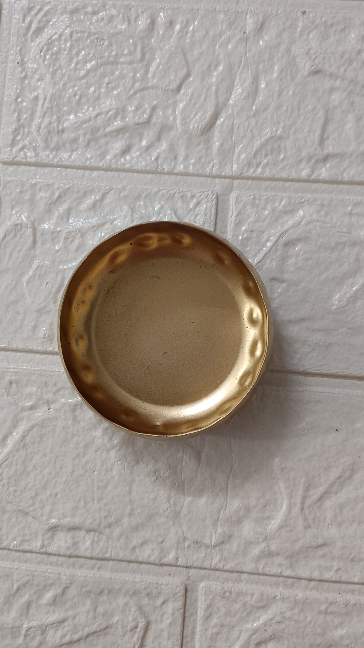 Round Metal urli pack of 1