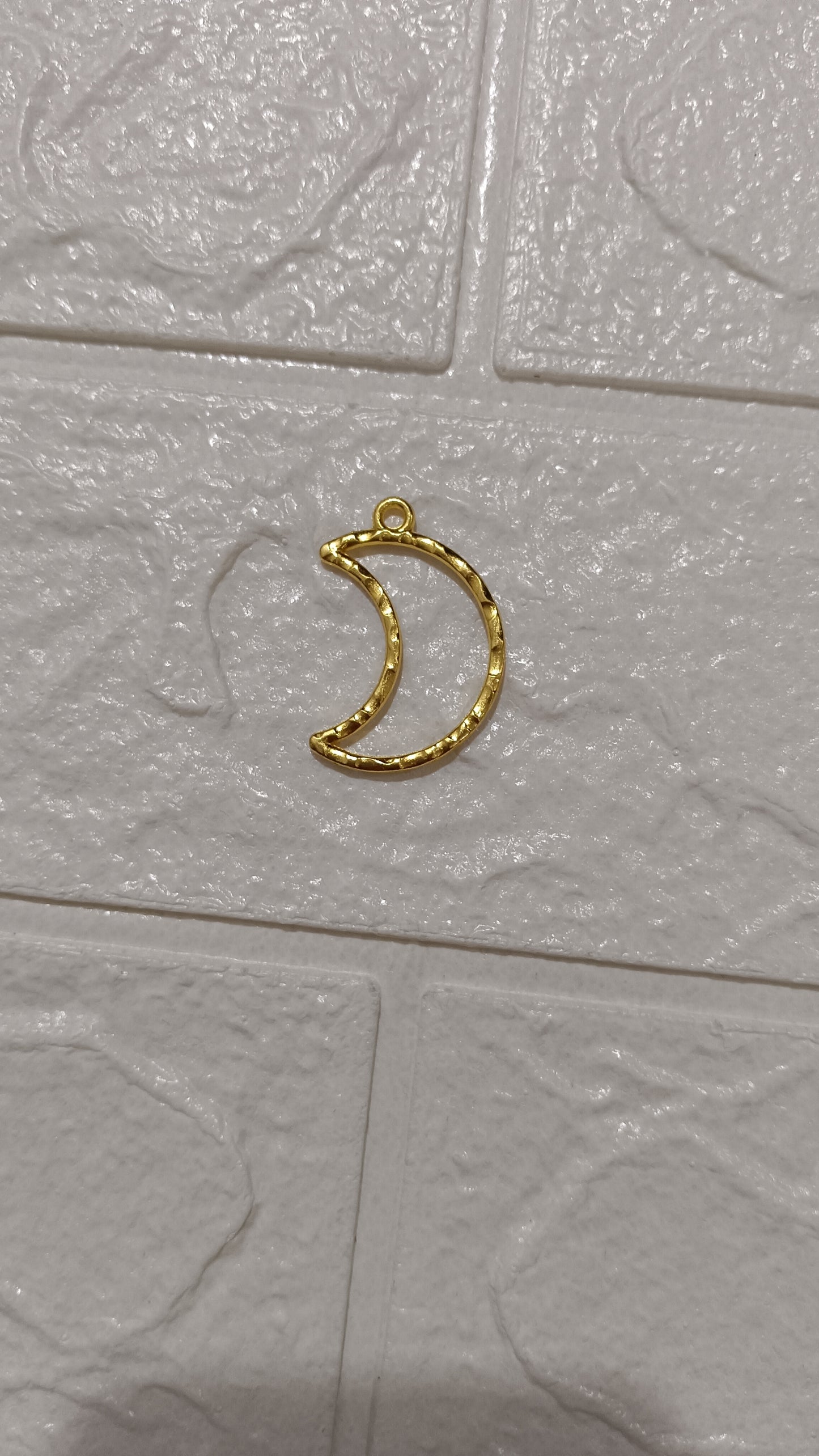 Golden pendent pack of 1