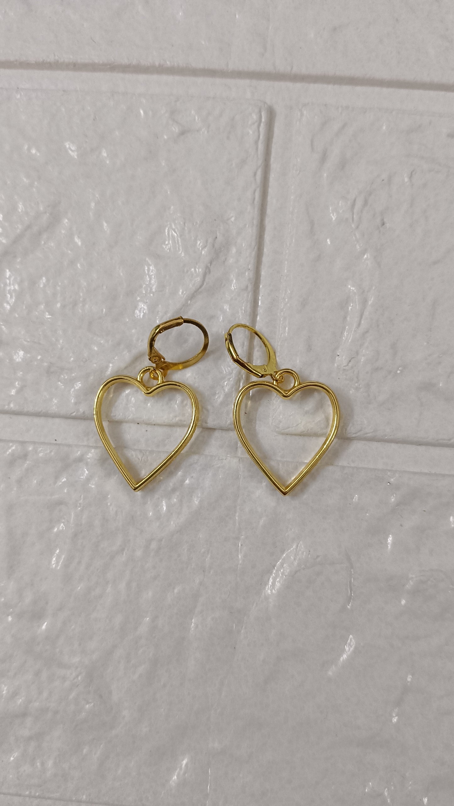 Medium gold heart earring