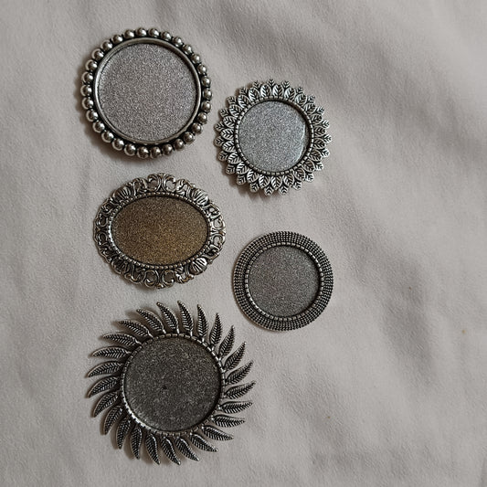 Silver brooch set