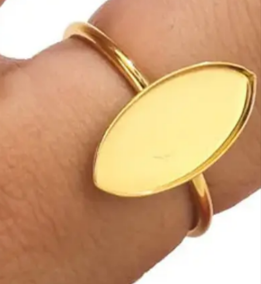 Oval gold  ring