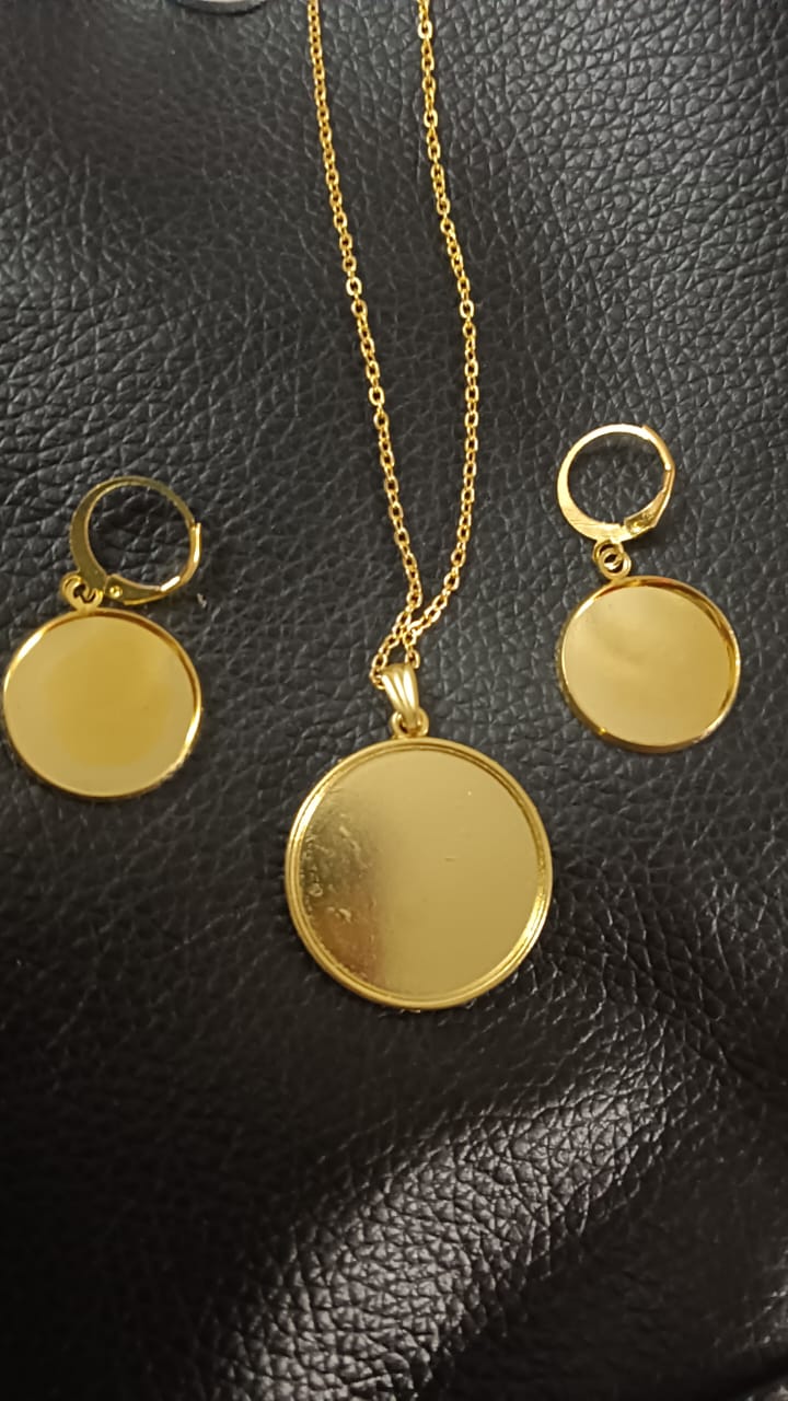 Round gold jewellery set