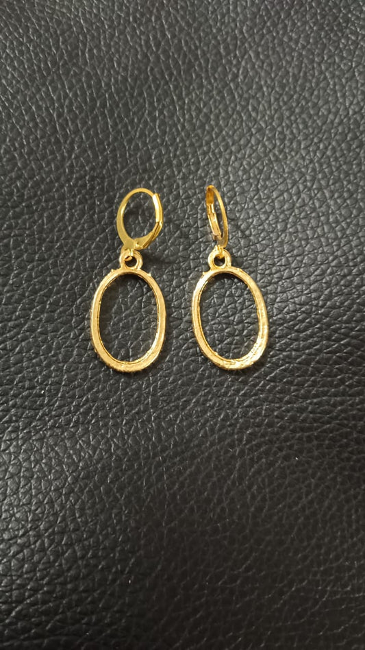 Gold oval earrings