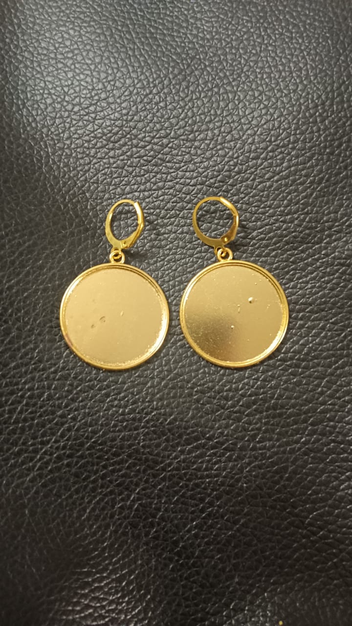 Round gold earrings