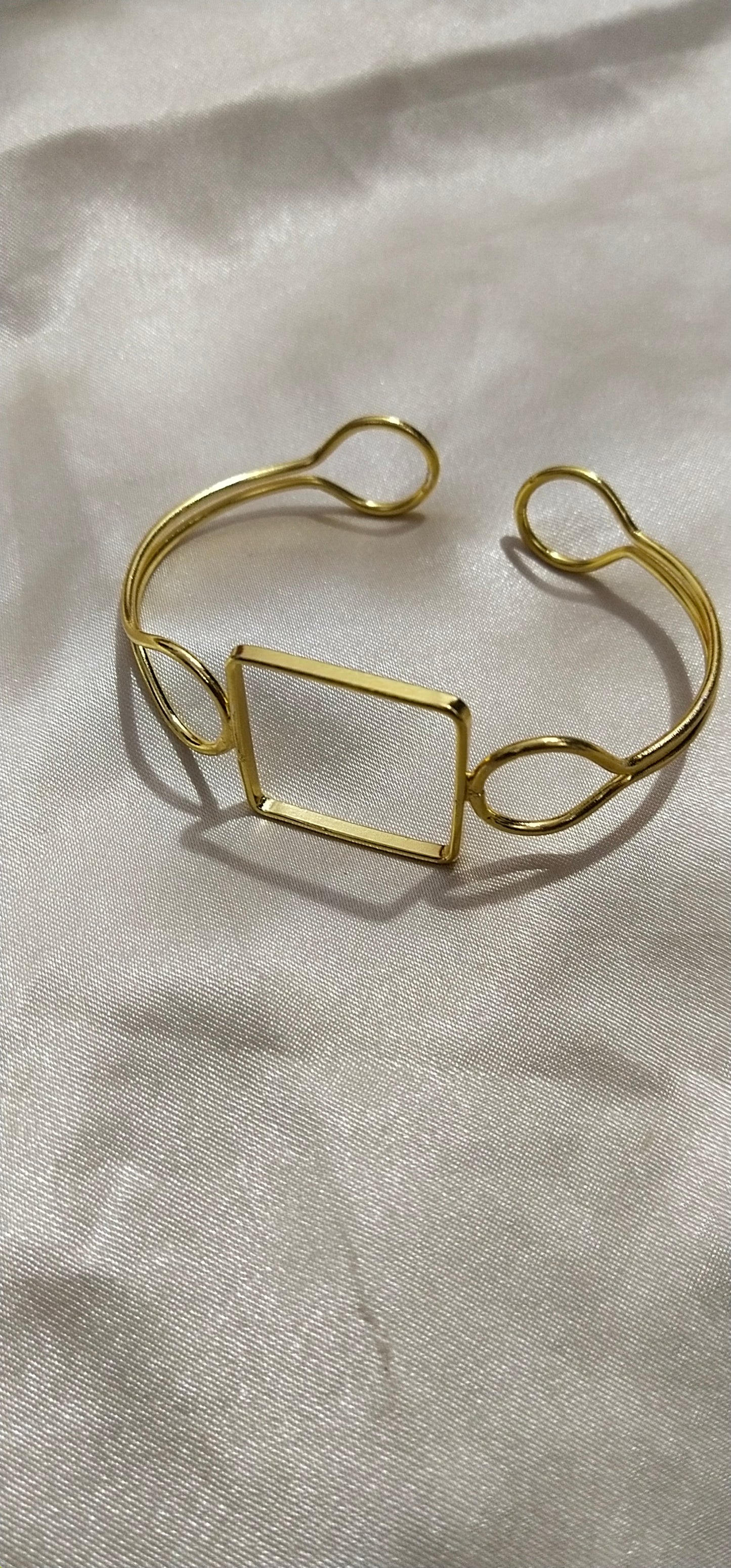 Hollow golden square bracelet 3