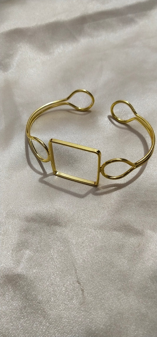 Hollow golden square bracelet 3