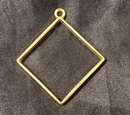 Golden pack of 1 pendent 9