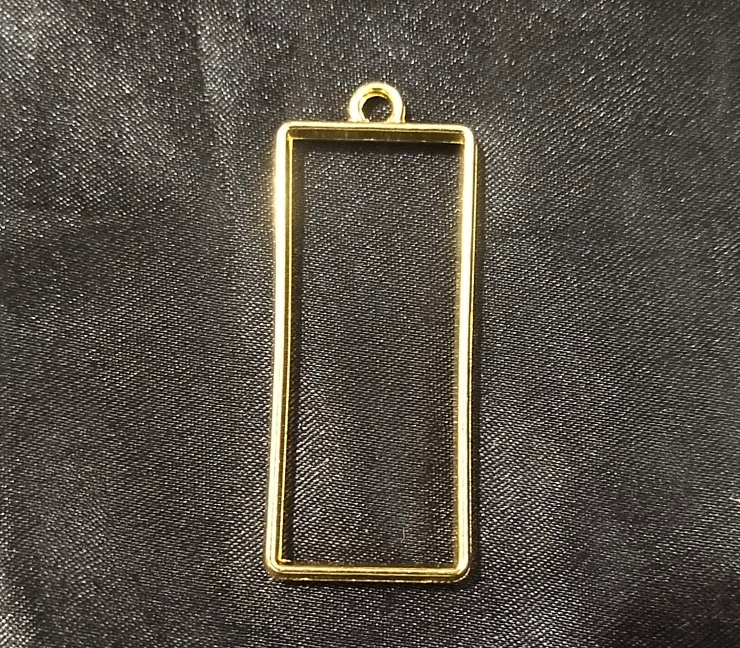 Golden pack of 1 pendent 5