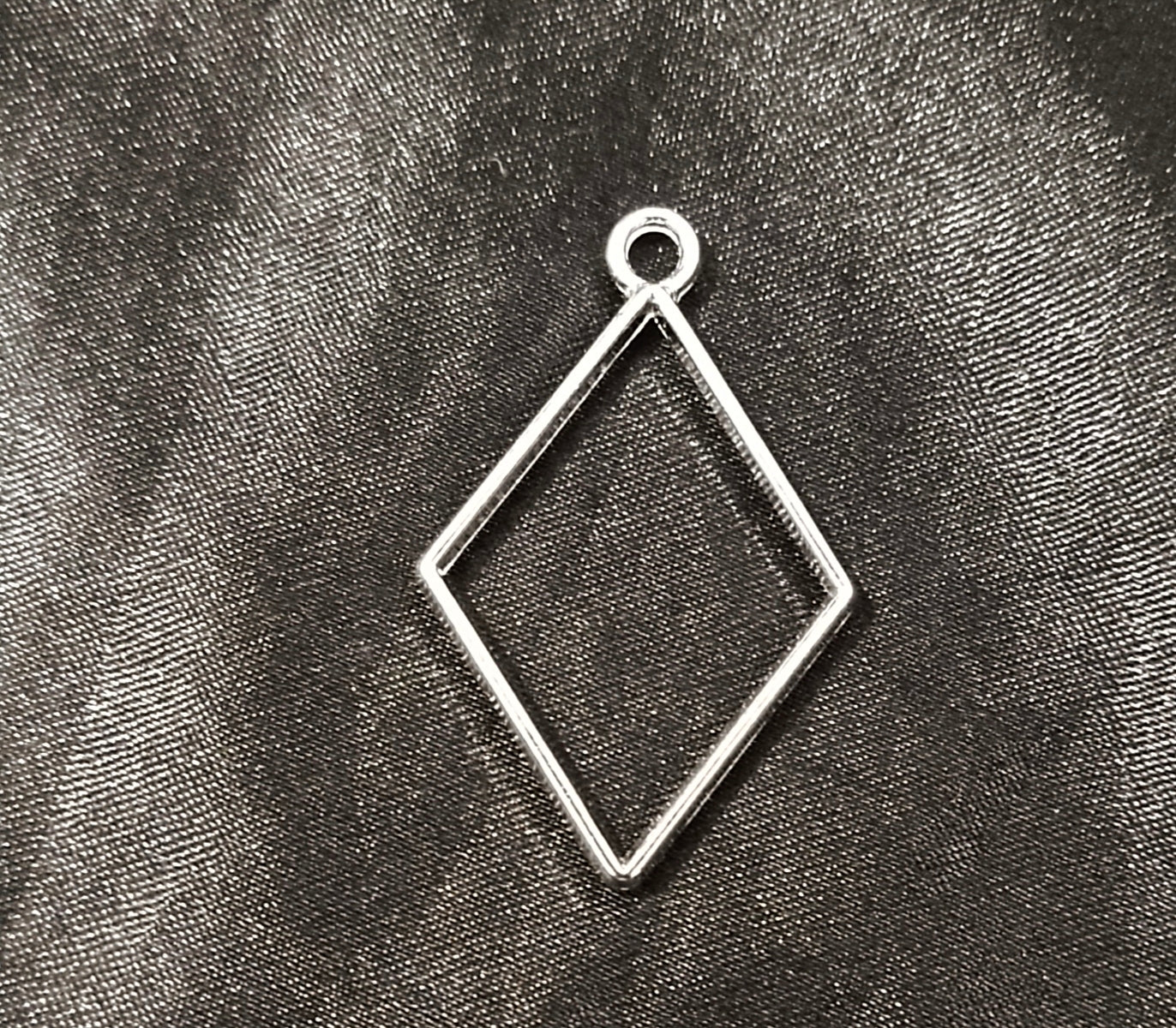 Silver pack of 1 pendent 8