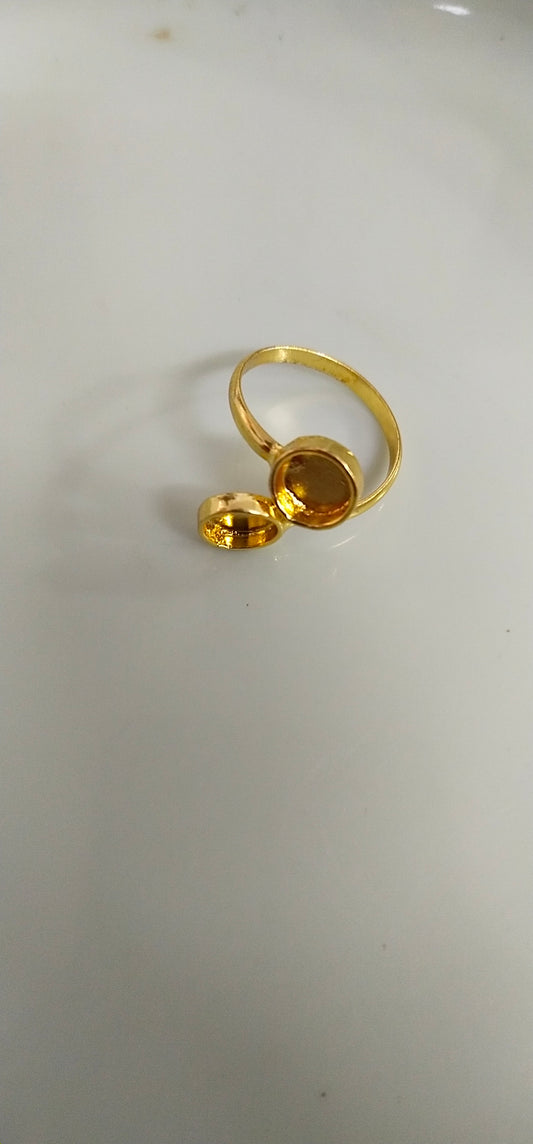 Round ring golden with base