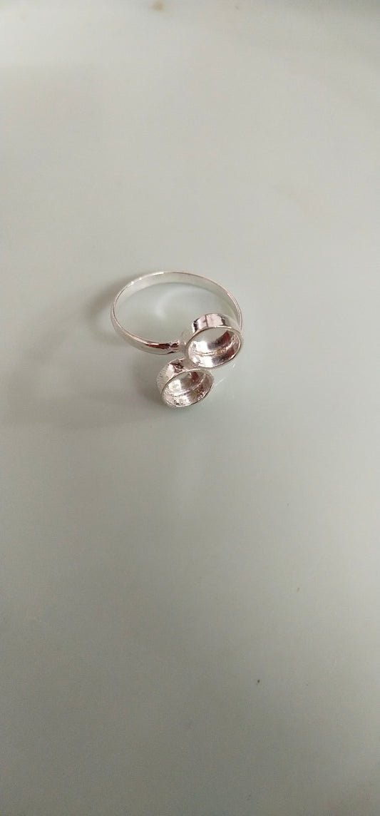 Round ring silver with base