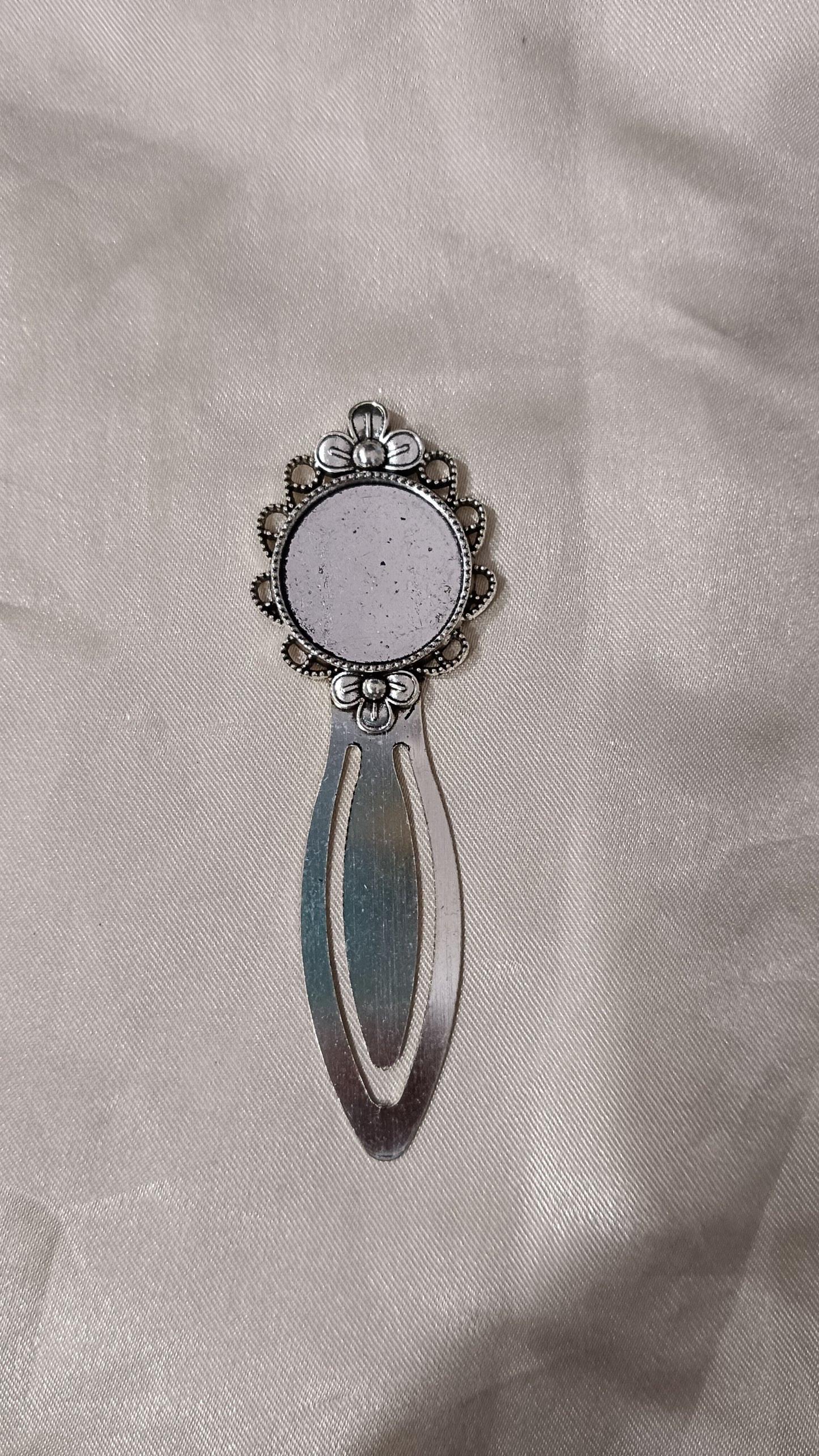 Bookmark bezel silver 1