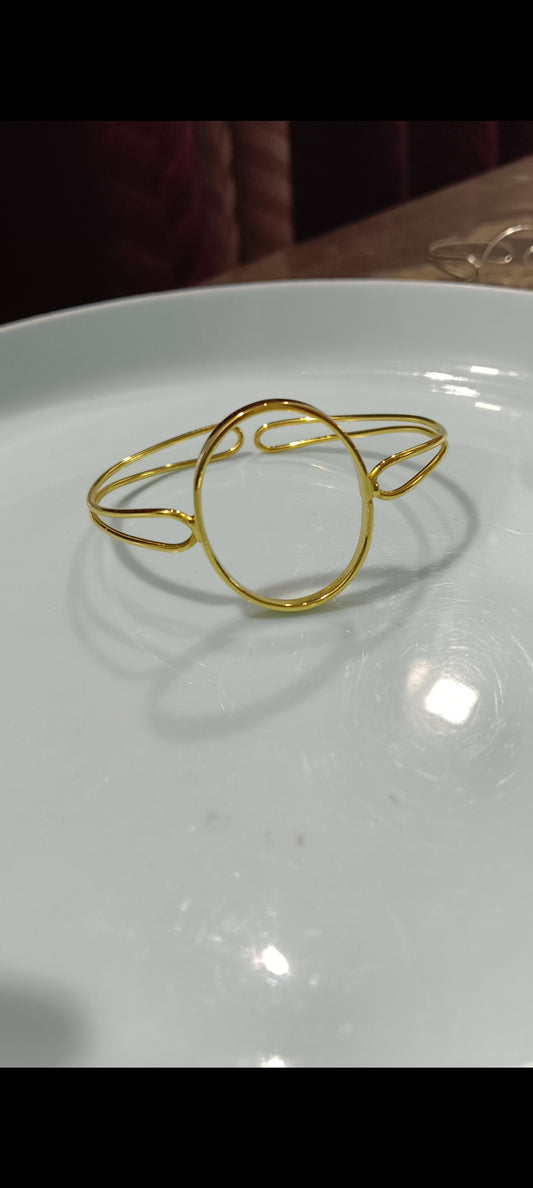 Hollow golden oval