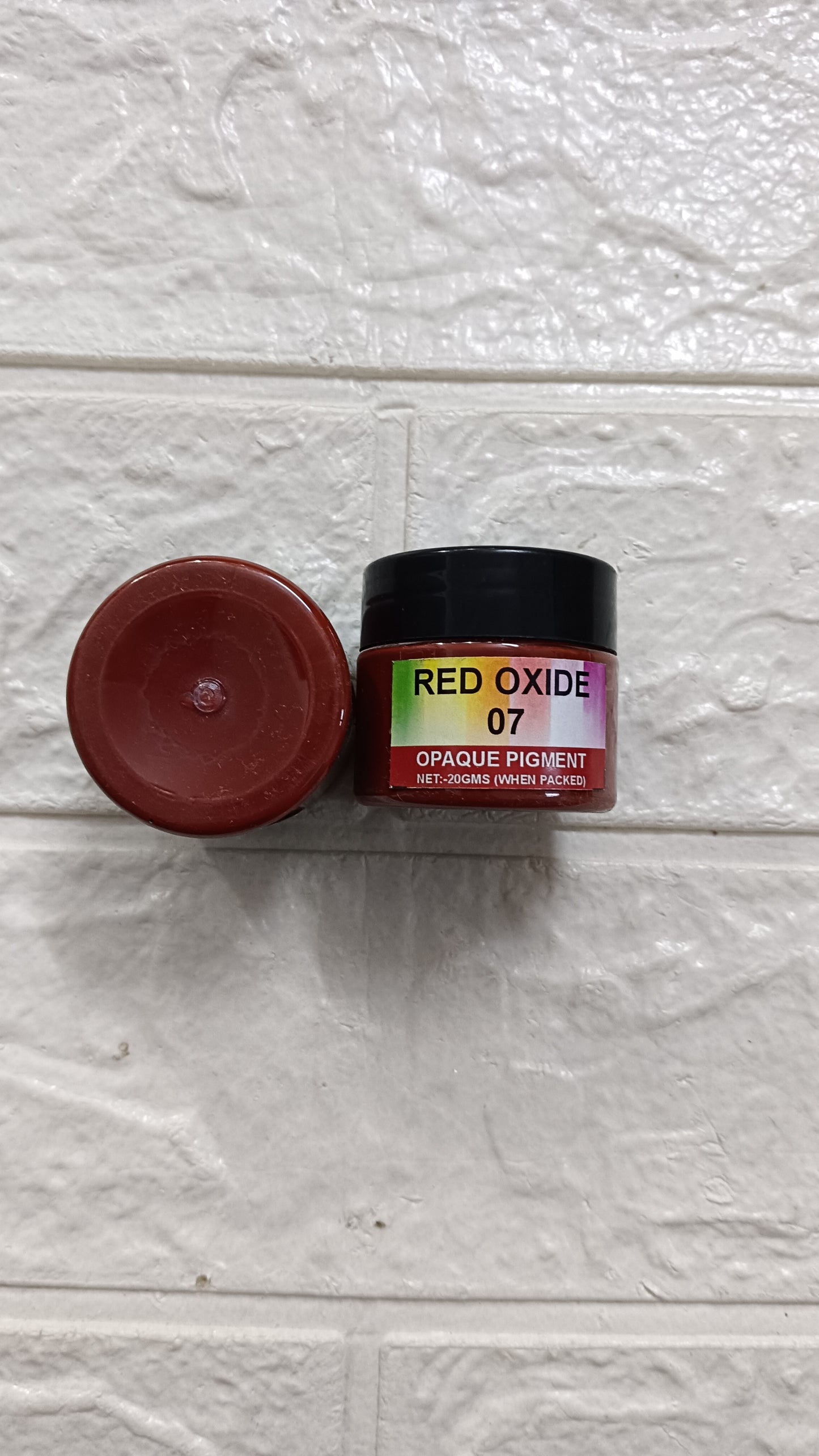 Red oxide pigment