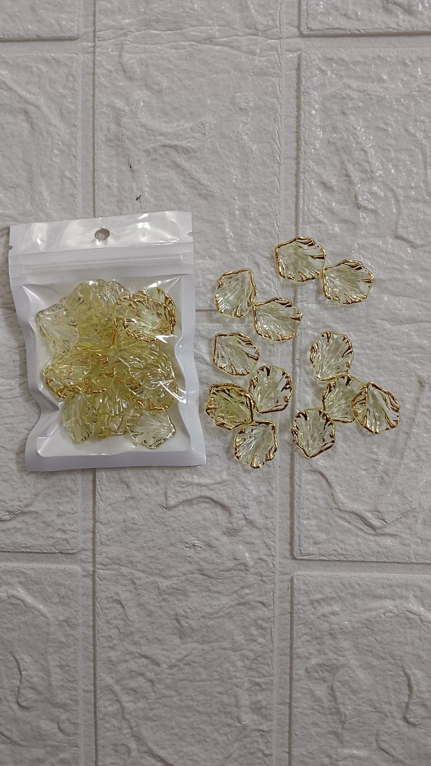 Yellow colour Leaf